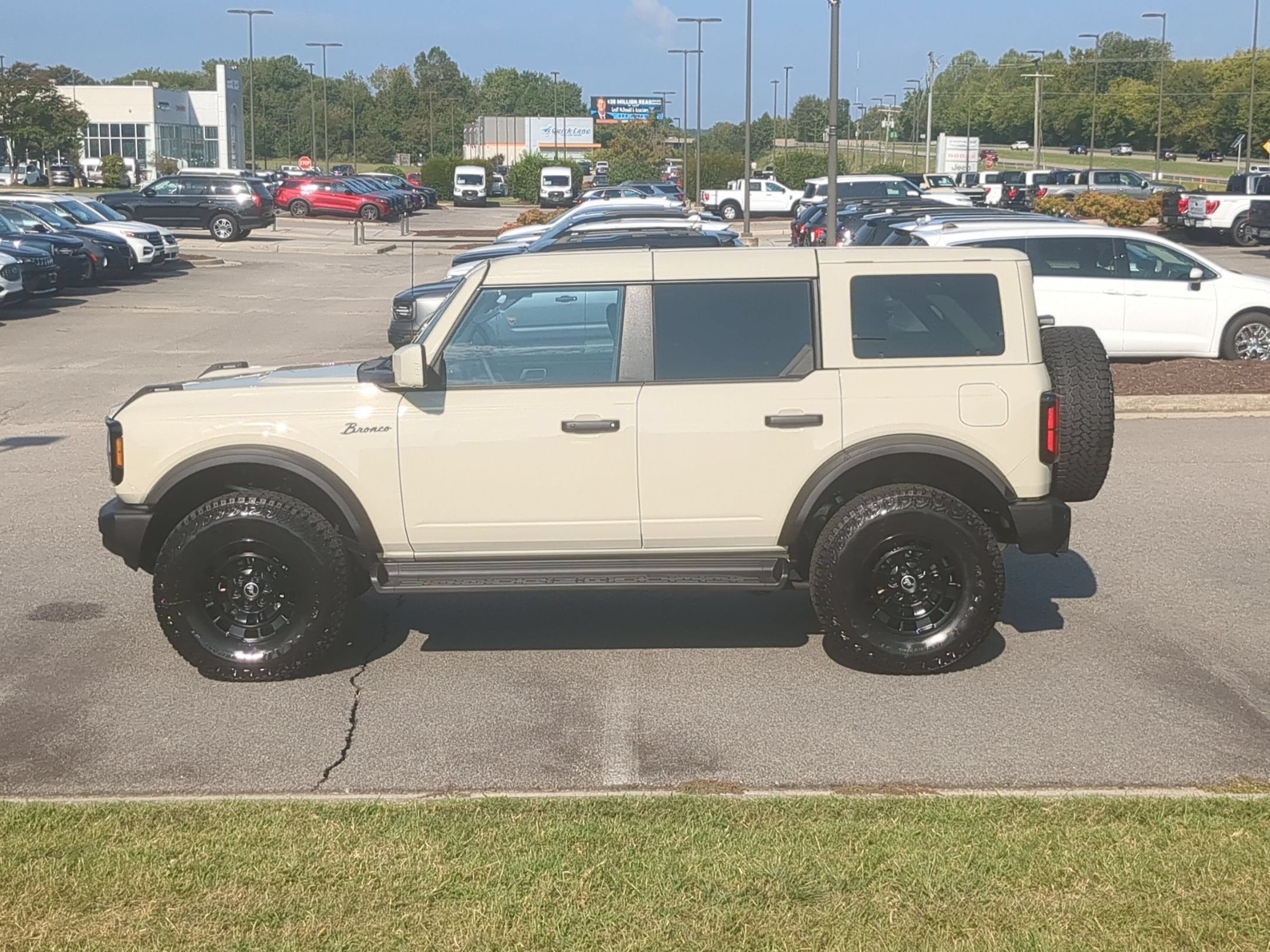 2026 Ford Bronco Outer Banks