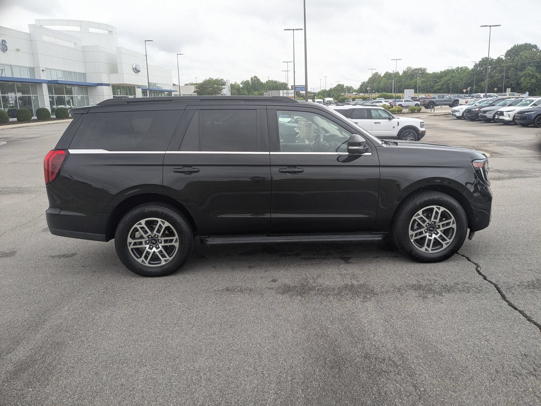 2025 Ford Expedition Active