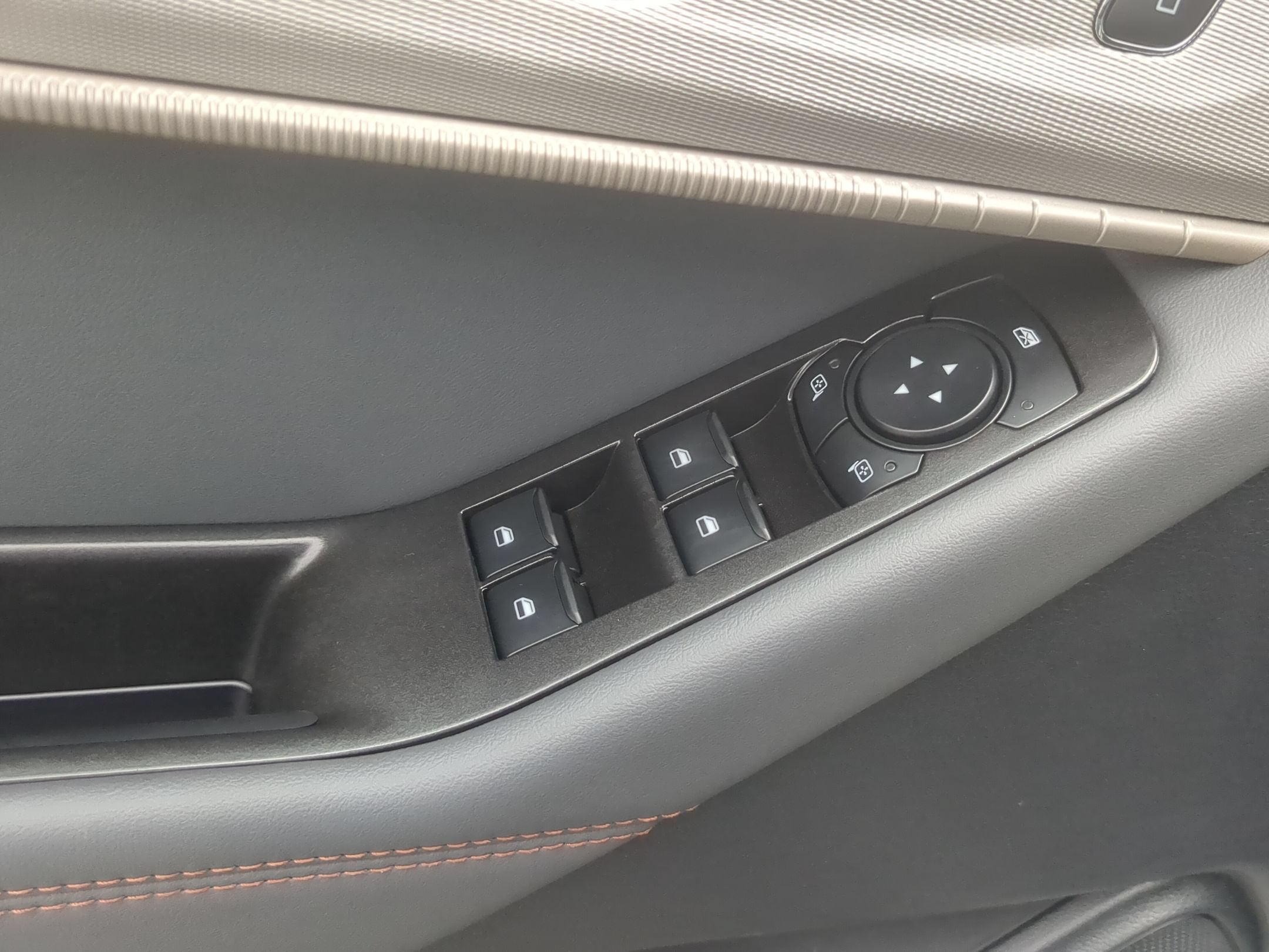 2027 Ford Explorer Active w/200A Pkg