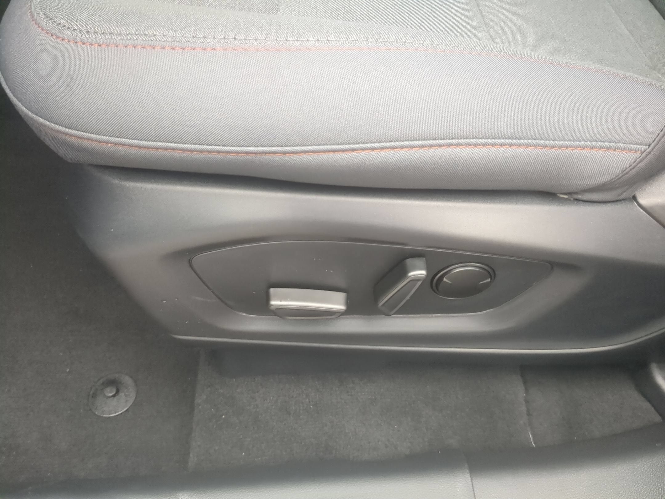 2027 Ford Explorer Active w/200A Pkg