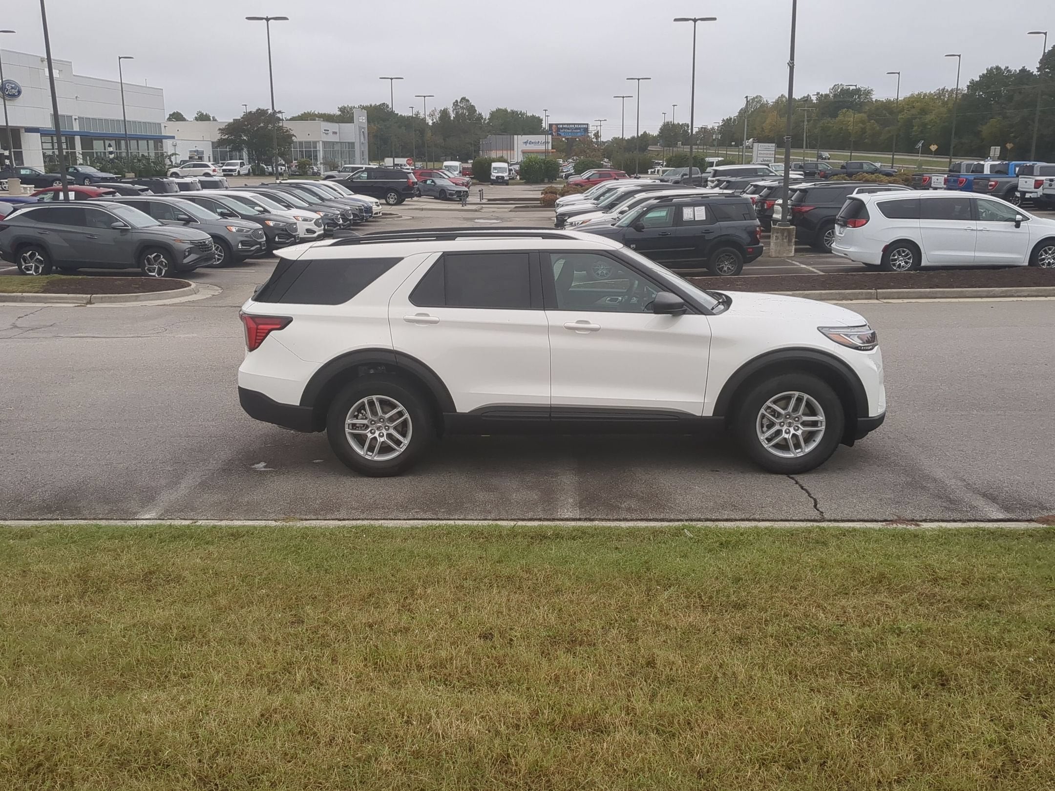 2027 Ford Explorer Active w/200A Pkg