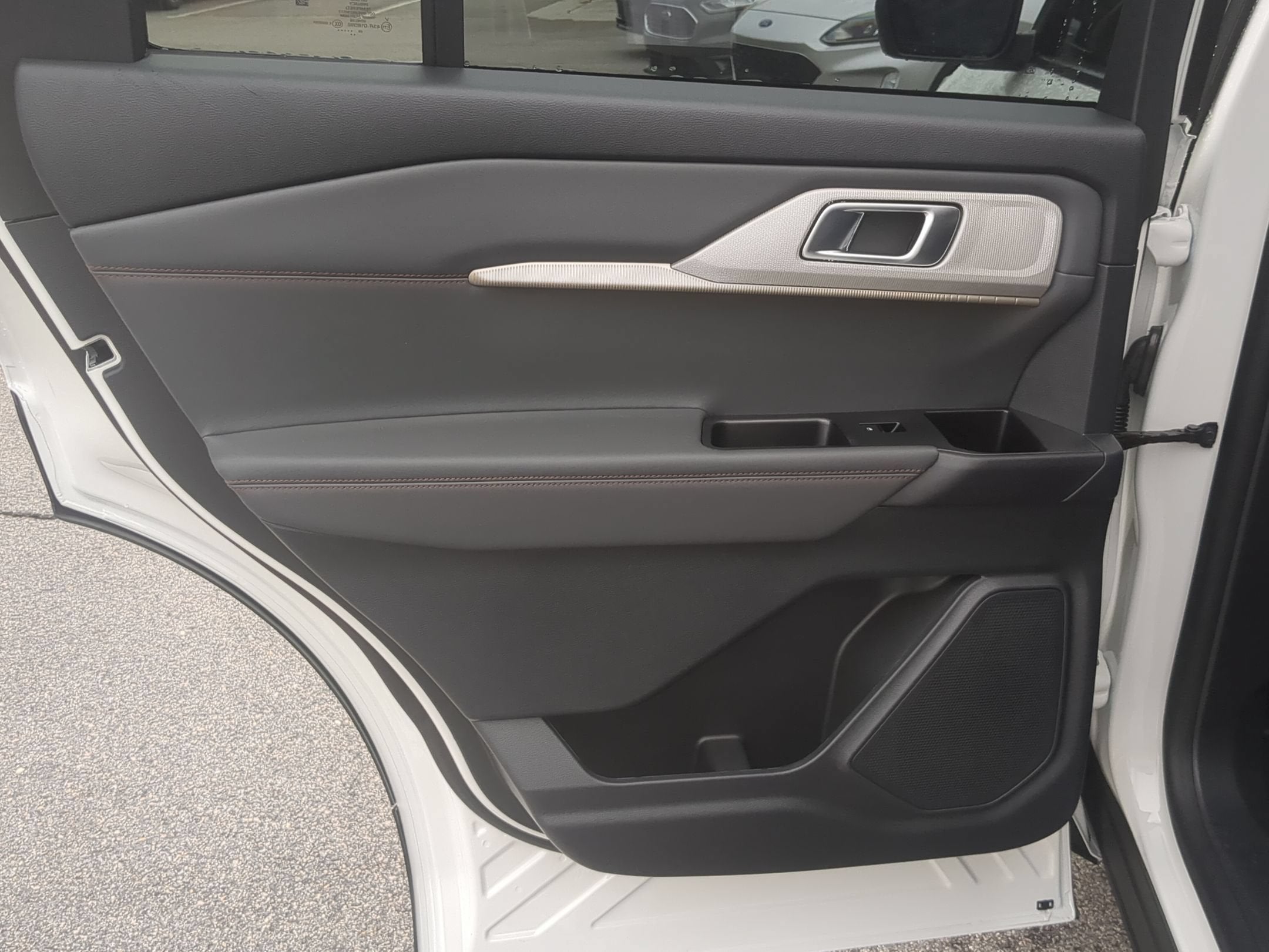 2027 Ford Explorer Active w/200A Pkg