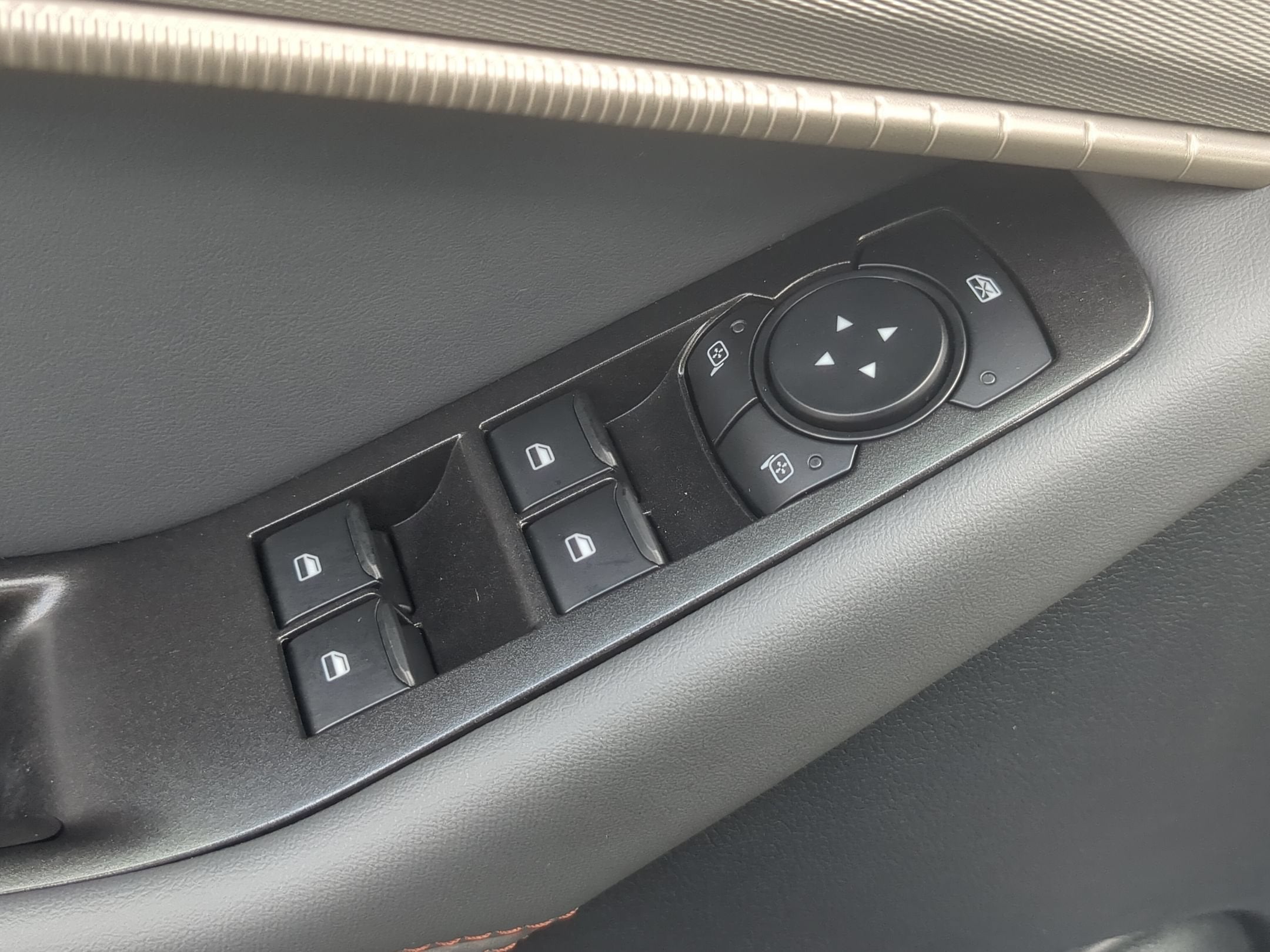 2027 Ford Explorer Active w/200A Pkg
