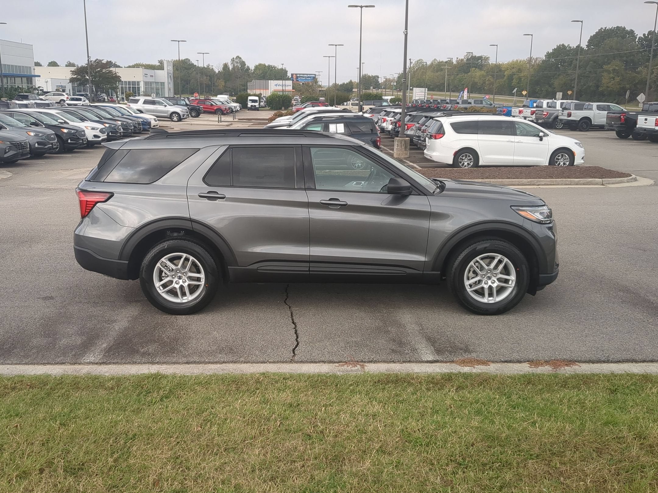 2027 Ford Explorer Active w/200A Pkg