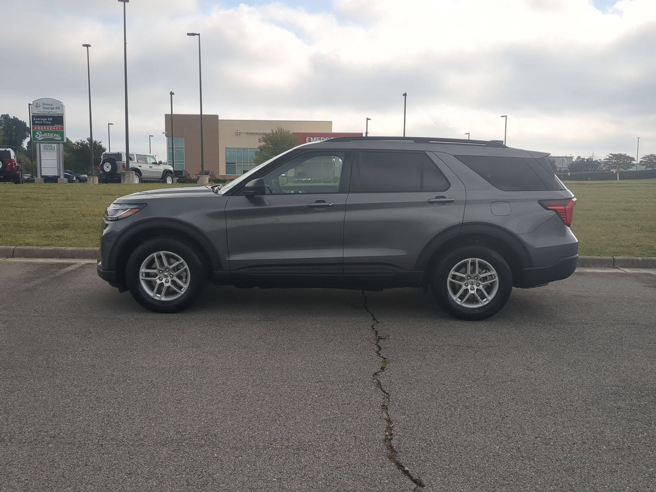2027 Ford Explorer Active w/200A Pkg