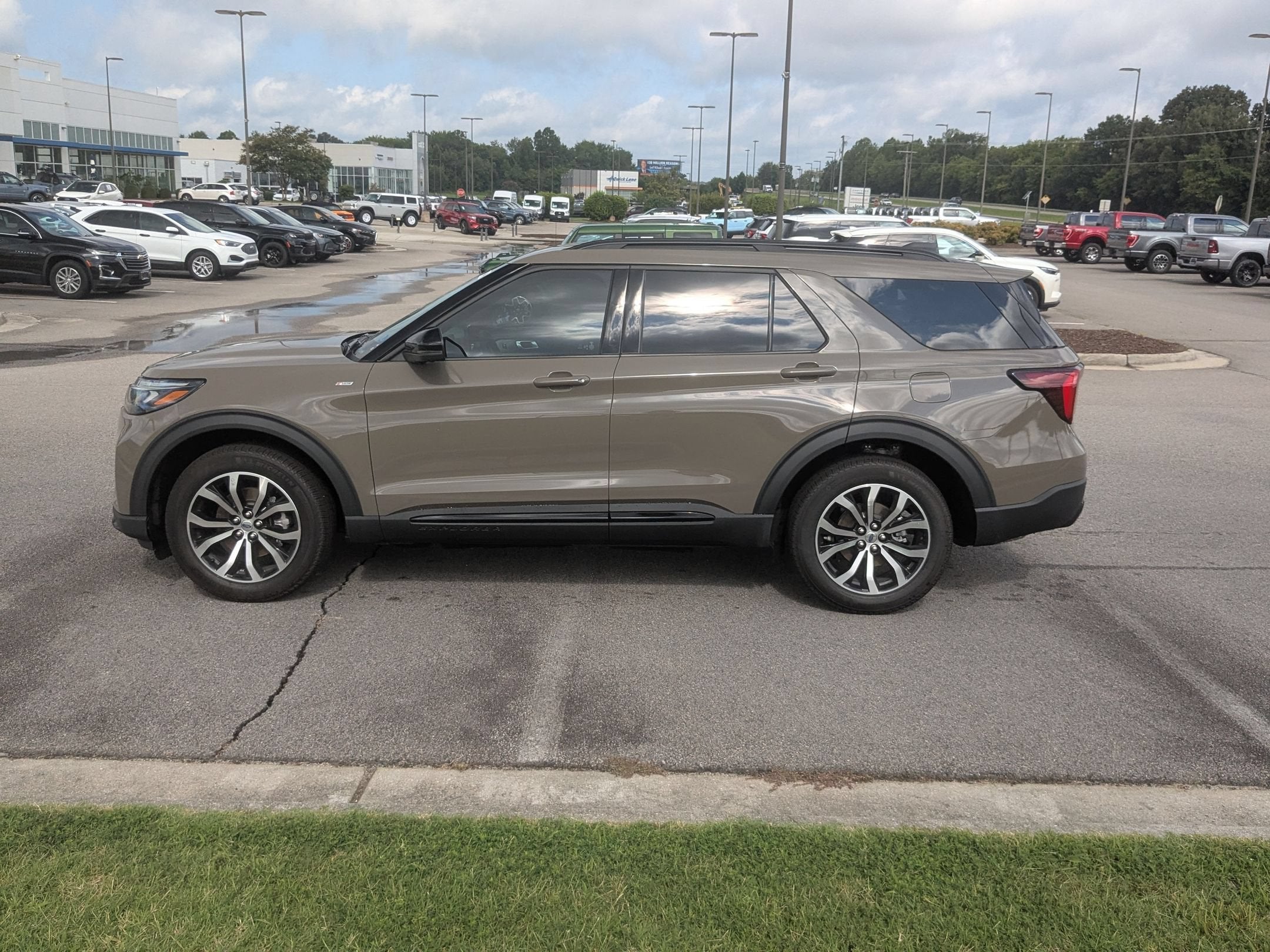 2026 Ford Explorer ST-Line