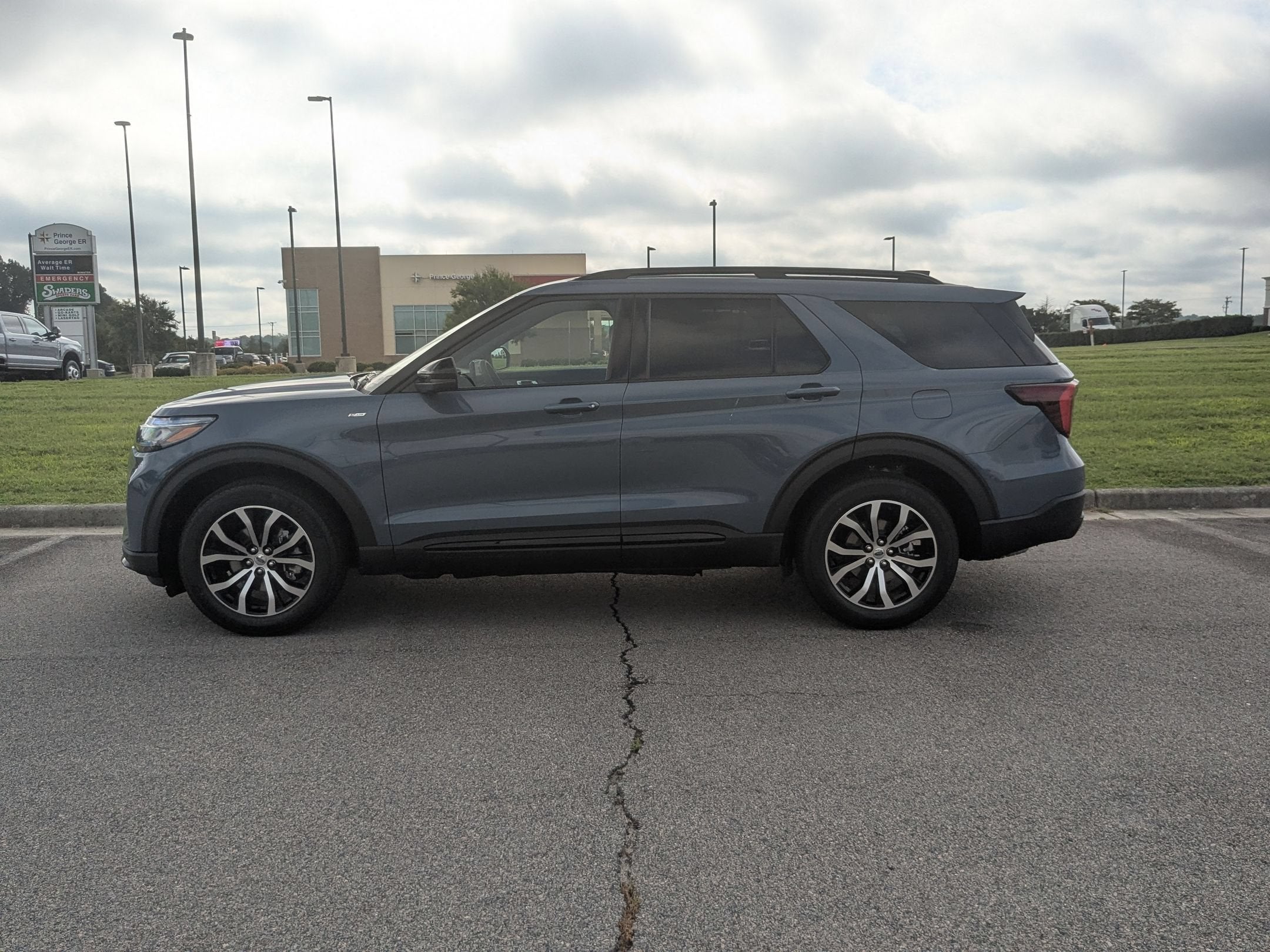 2026 Ford Explorer ST-Line