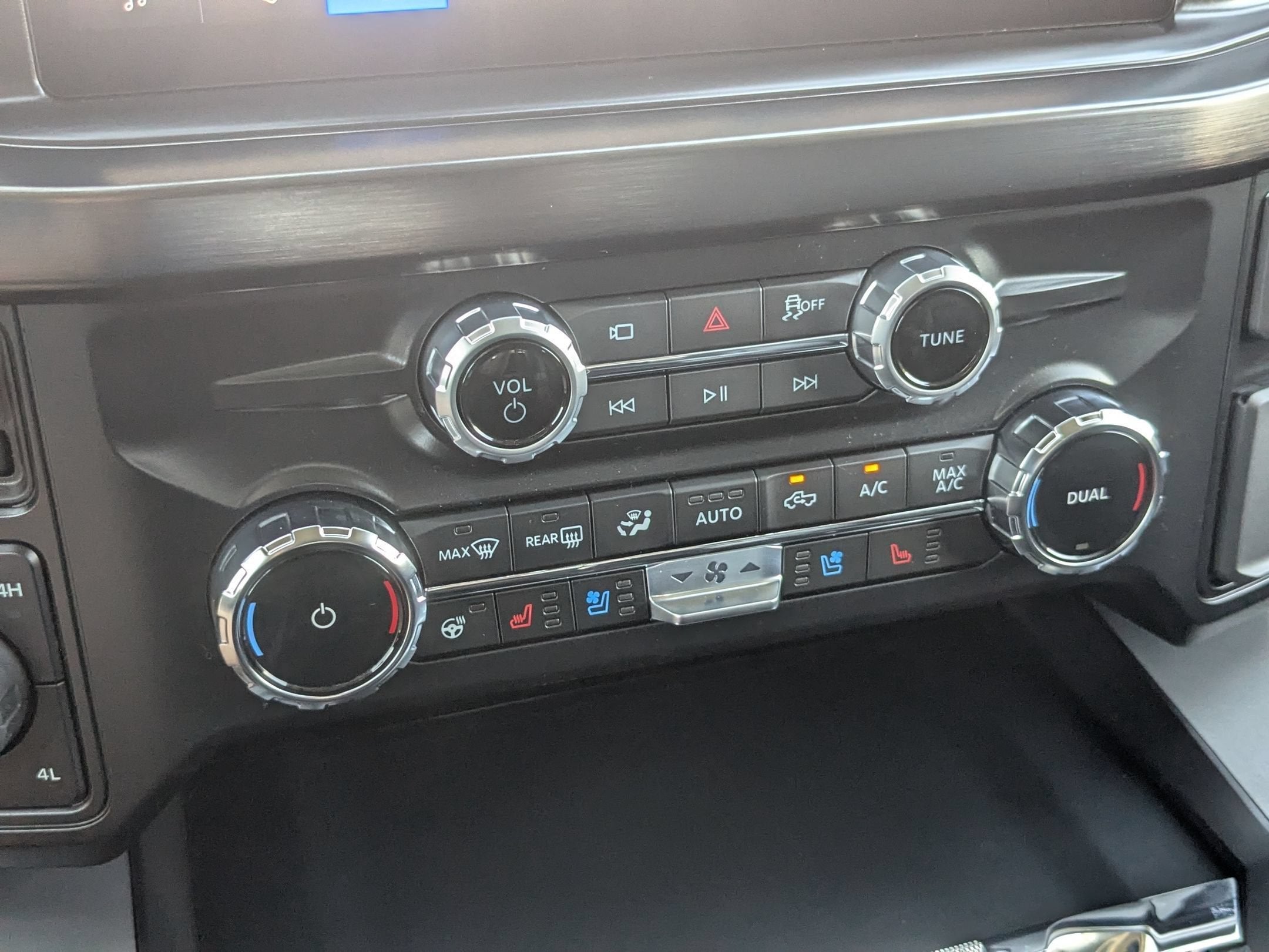2026 Ford Super Duty F-350 DRW LARIAT