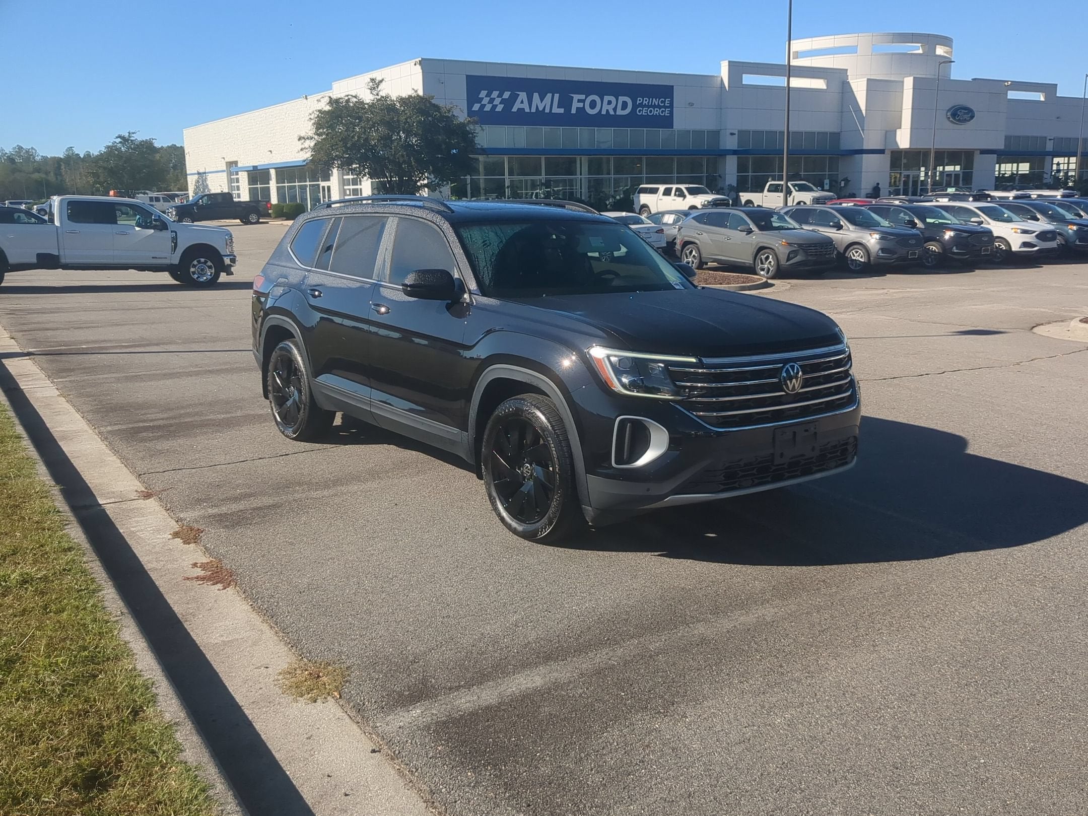 2025 Volkswagen Atlas 2.0T SE w/Technology