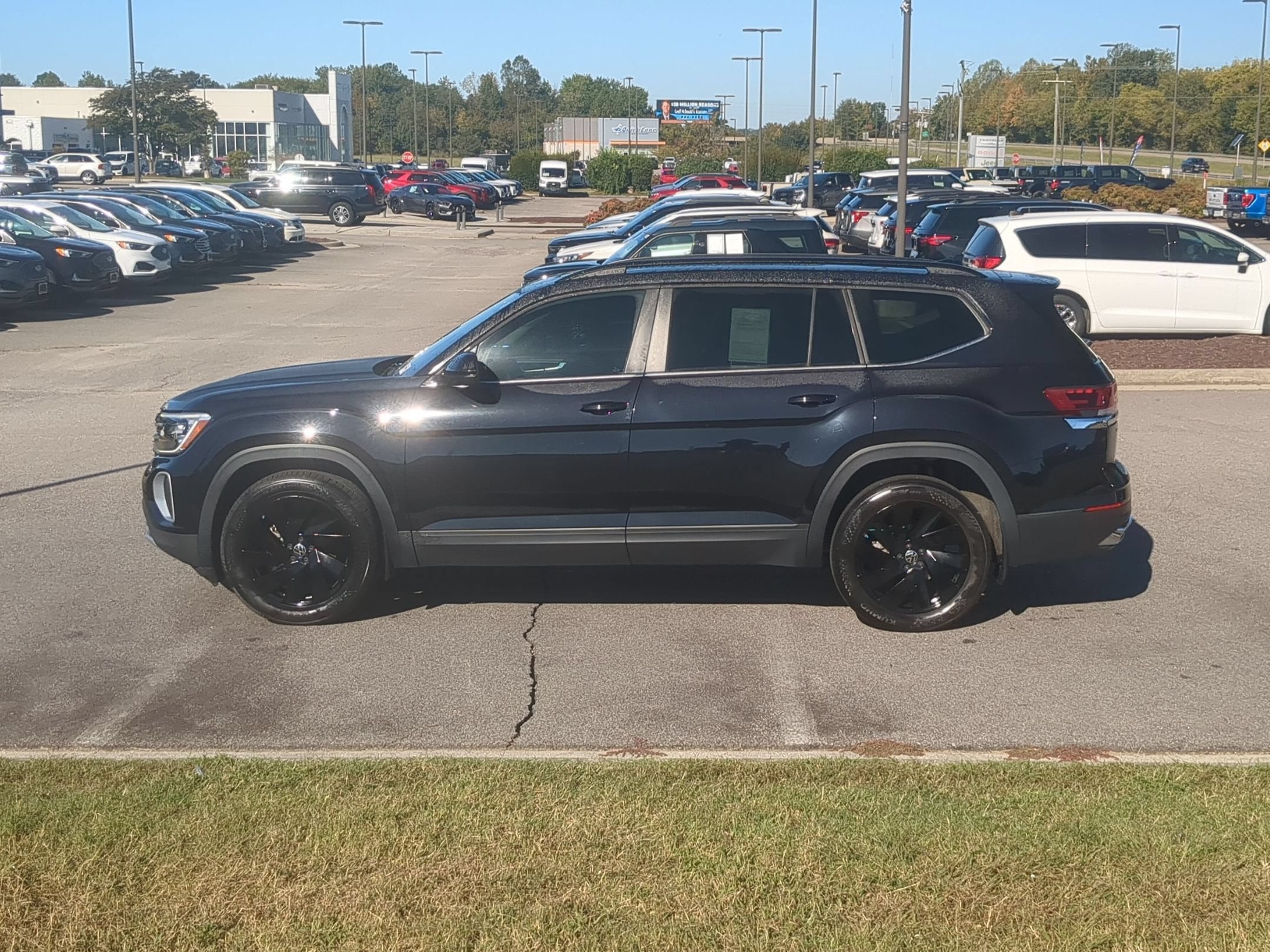 2025 Volkswagen Atlas 2.0T SE w/Technology