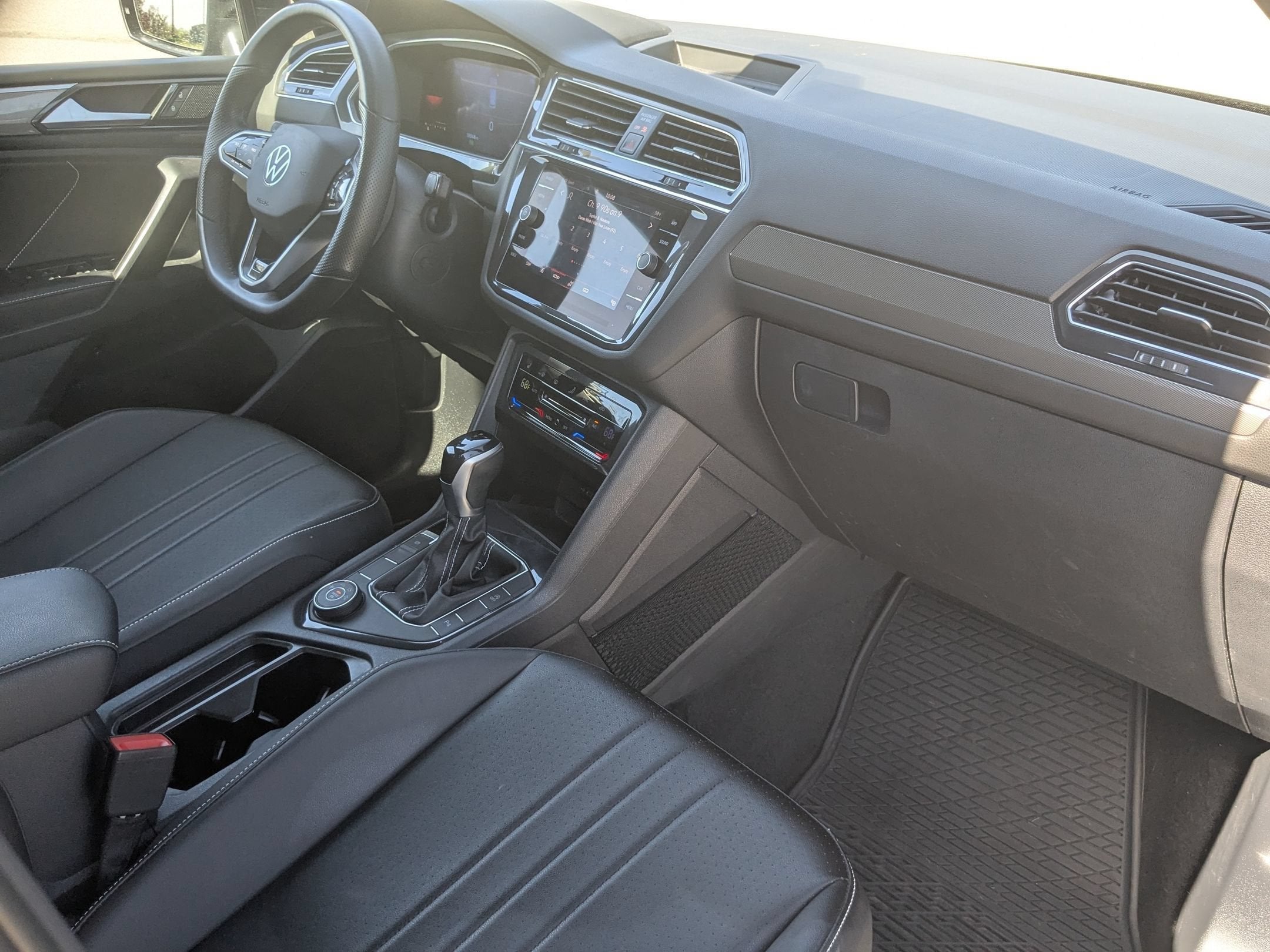 2023 Volkswagen Tiguan SE R-Line Black