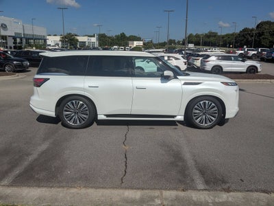 2025 INFINITI QX80 LUXE