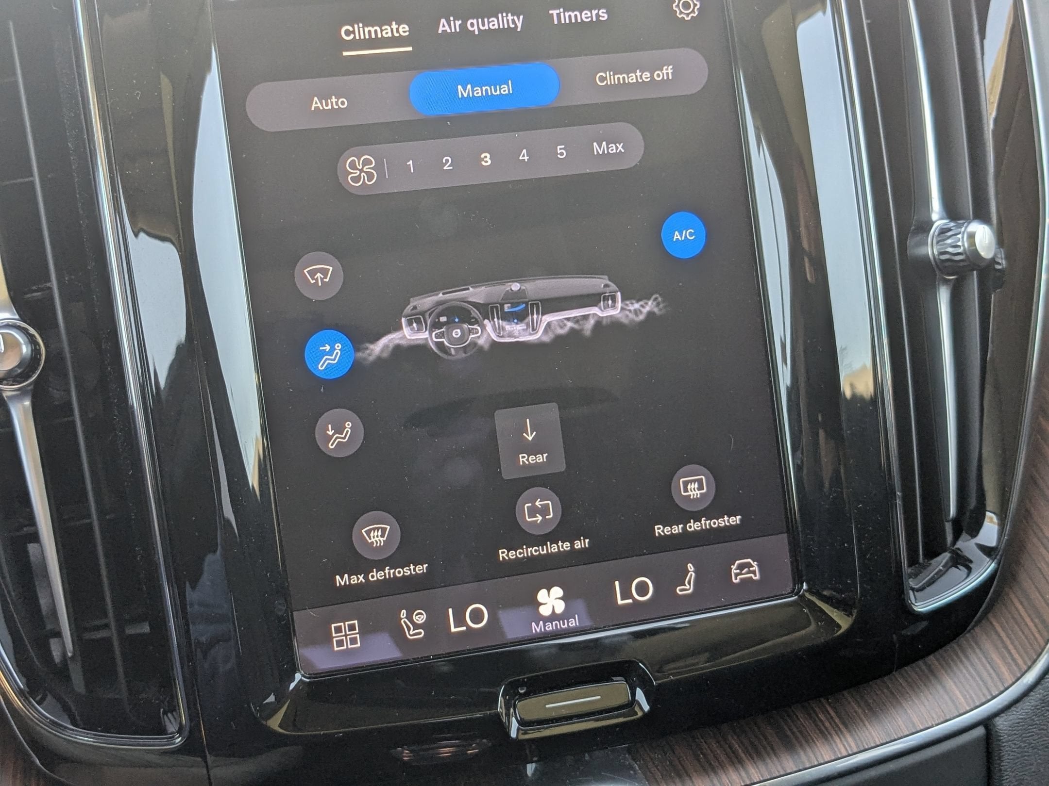 2023 Volvo XC60 Ultimate Bright Theme