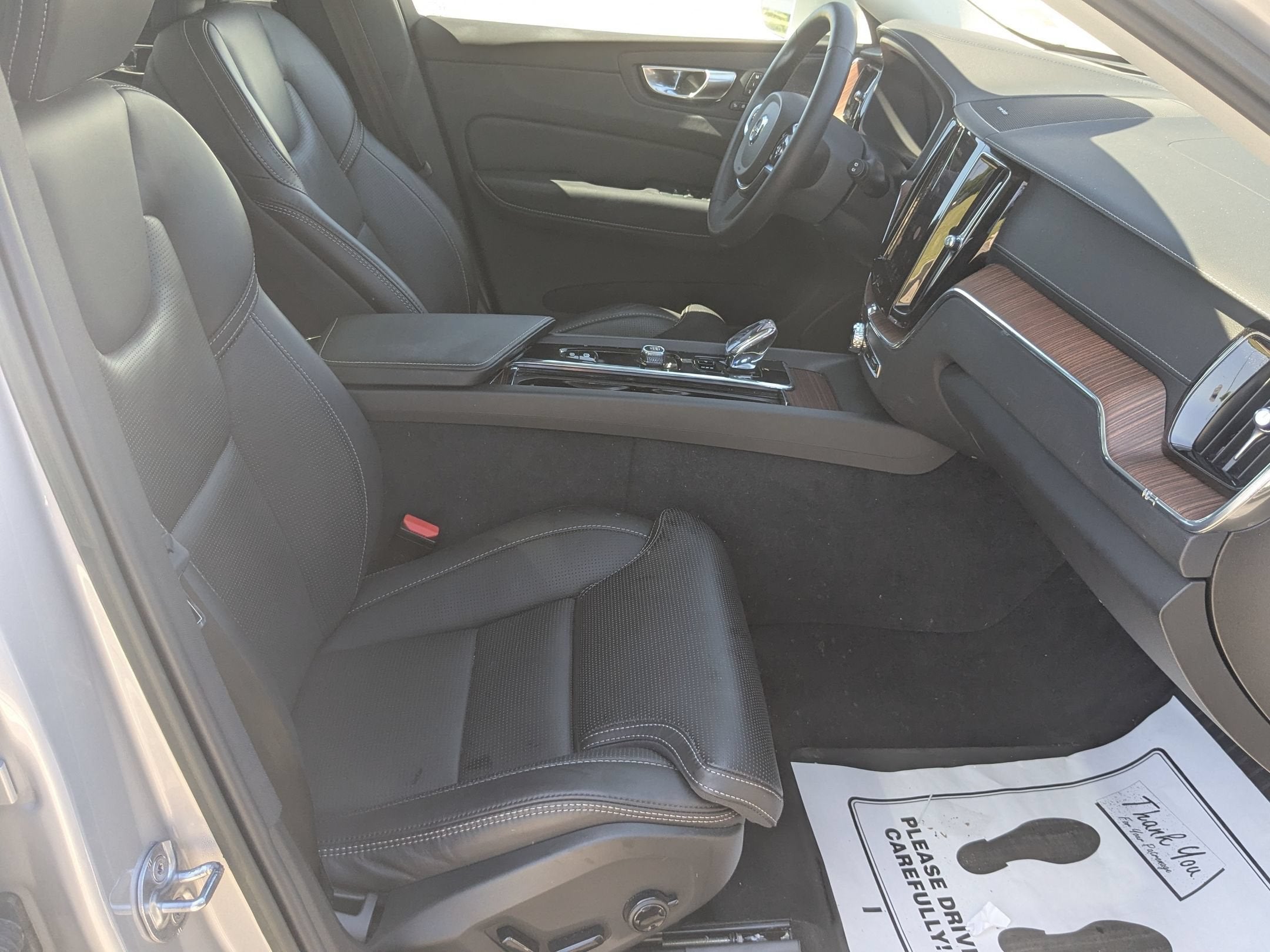 2023 Volvo XC60 Ultimate Bright Theme